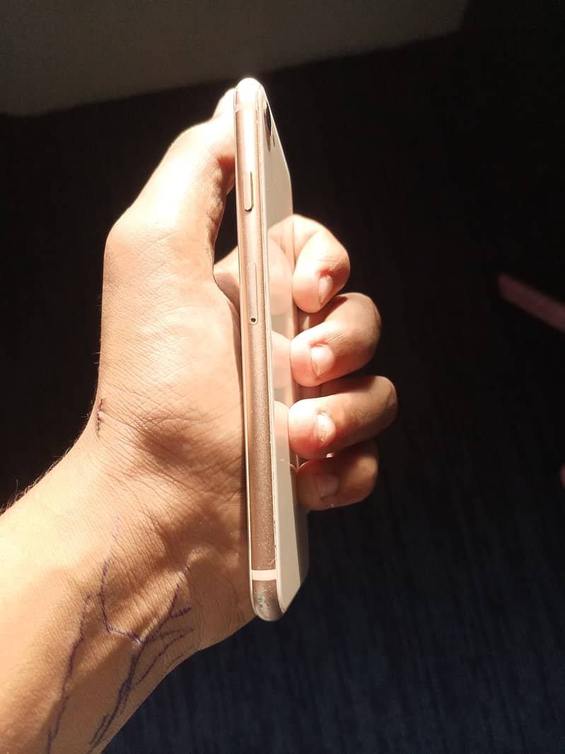 Apple iPhone 8 3