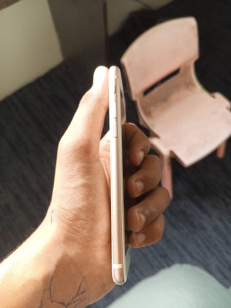 Apple iPhone 8 4