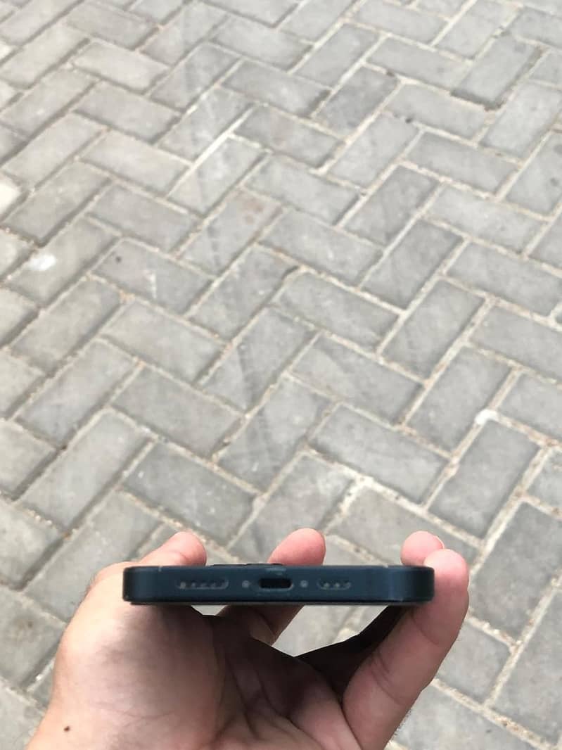 Apple iPhone 13 4