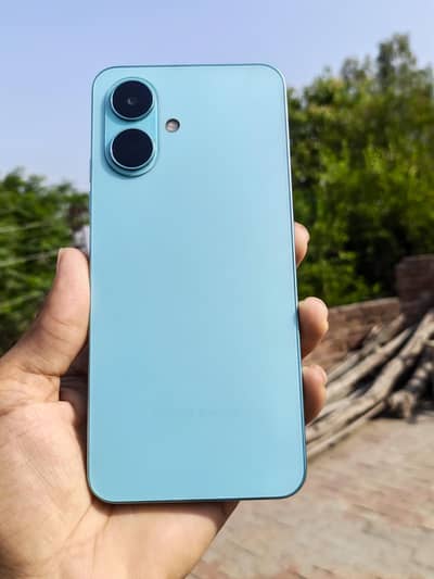 Tecno Spark Go 2 .  warranty available 2 month