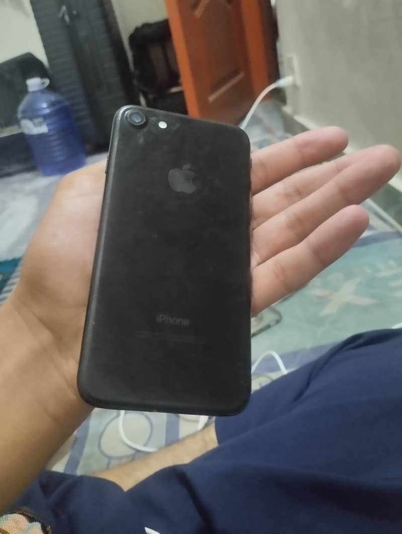 Apple iPhone 7 3