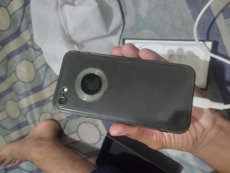 Apple iPhone 7 4