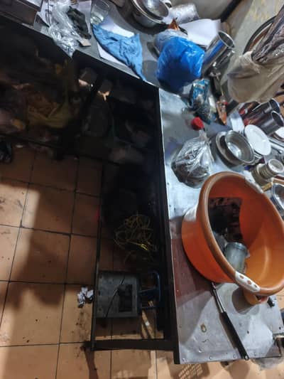 restaurant k liy 7 chulahy wala counter or 1  tandoor 1 extra counter