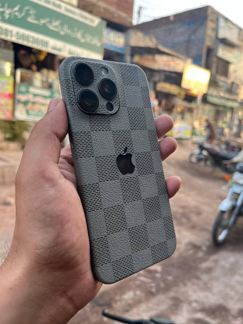 Apple iPhone 15 Pro Max 0