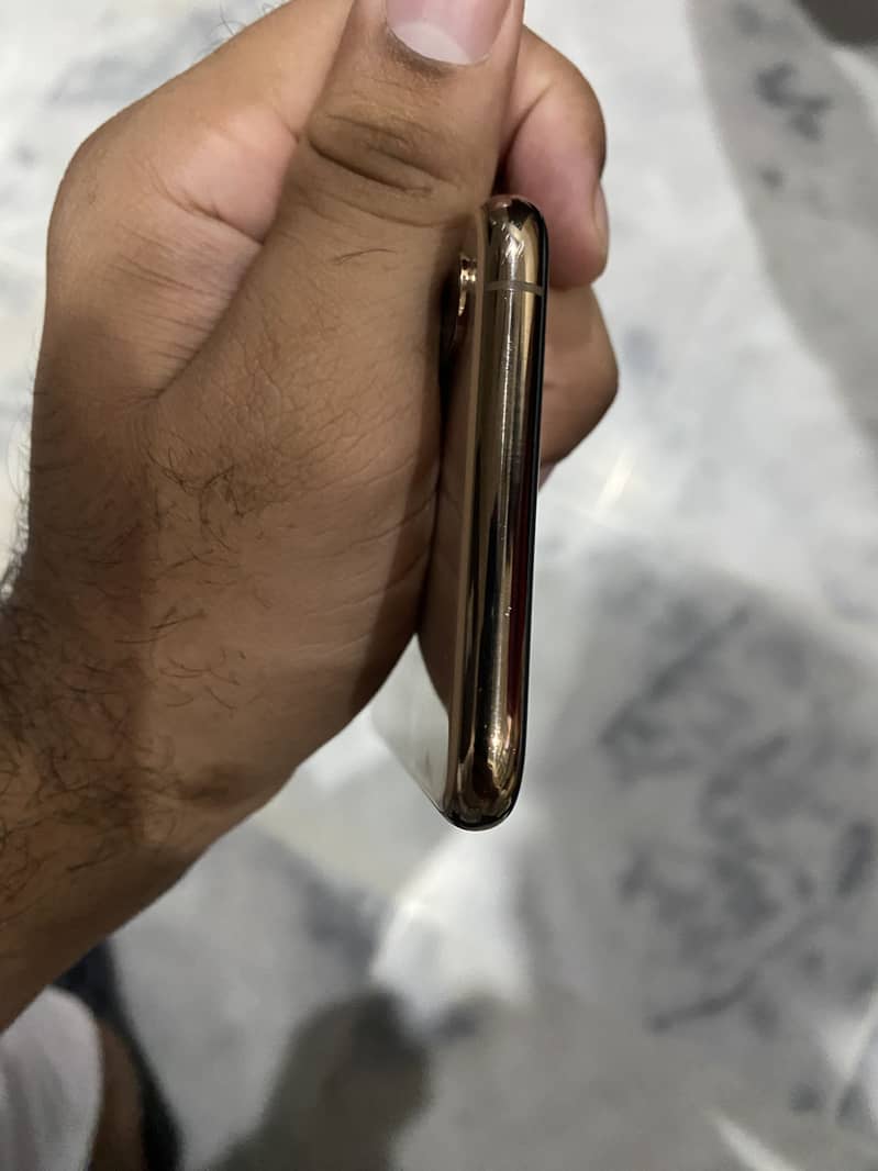Apple iPhone XS 5