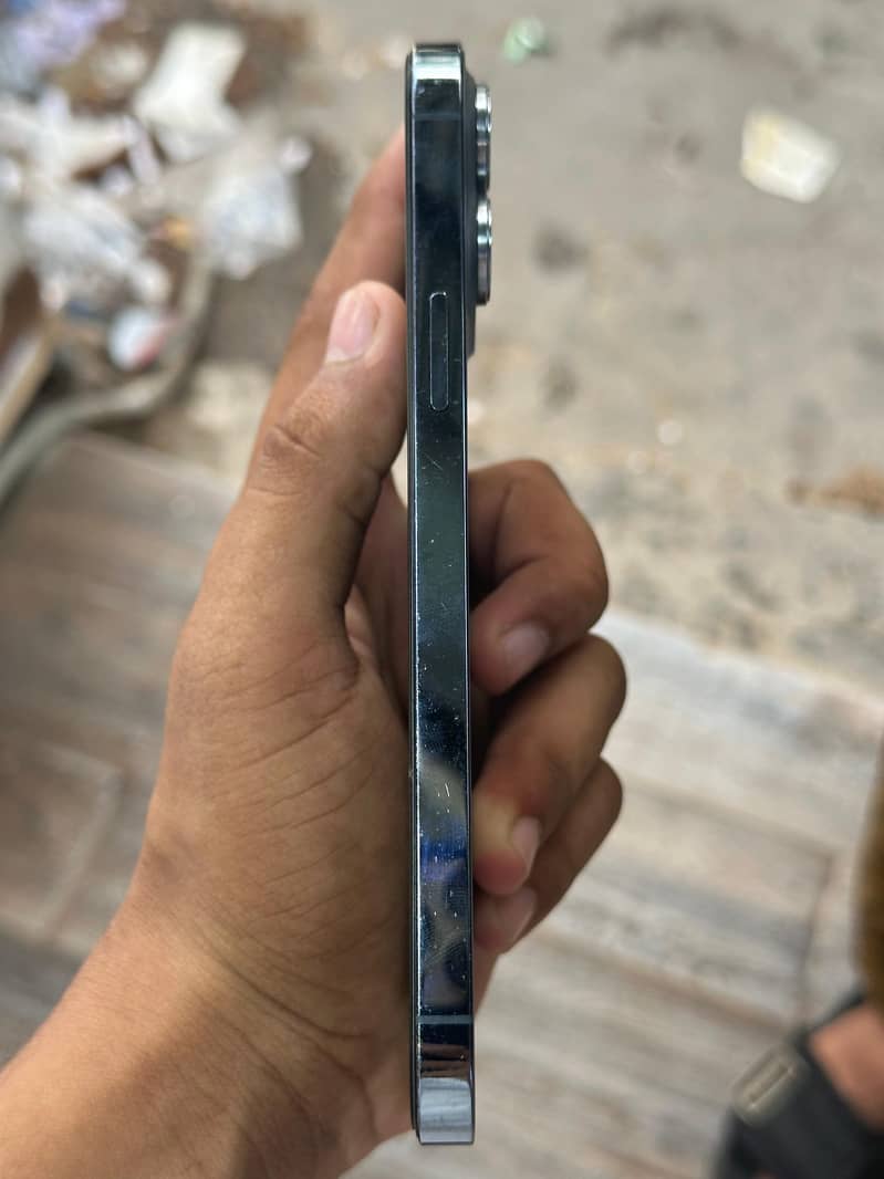 Apple iPhone 13 Pro Max 1