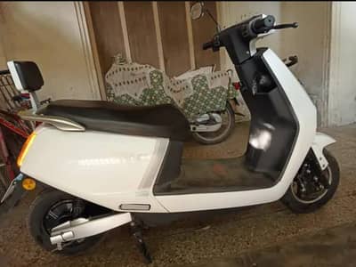 Evee C1 scooty 2023 model all okay