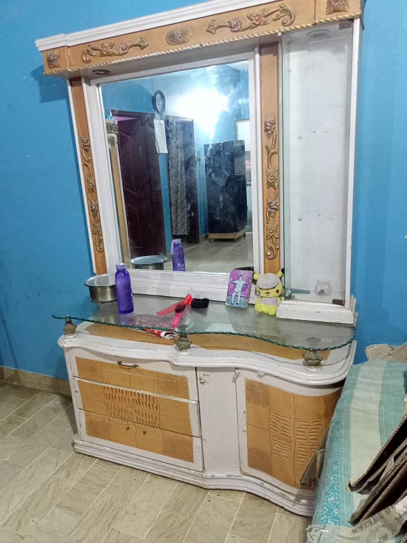 Dressing Table Used 0