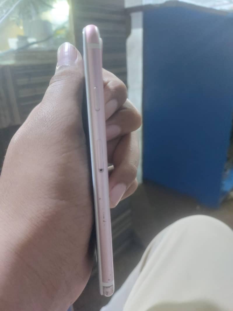 Apple iPhone 7 3