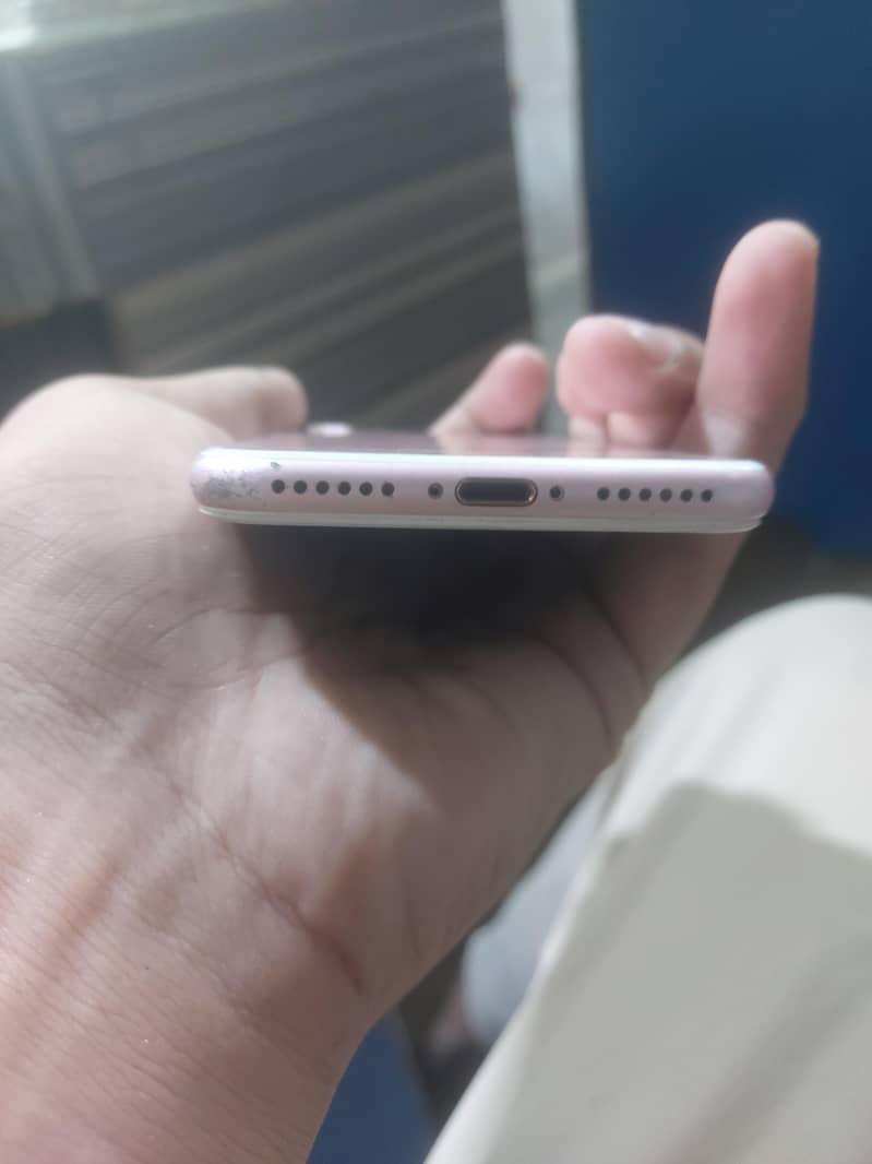 Apple iPhone 7 4
