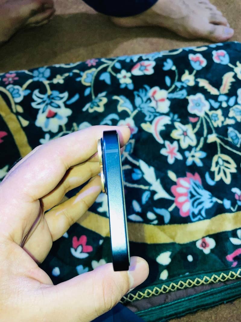 Apple iPhone 13 1