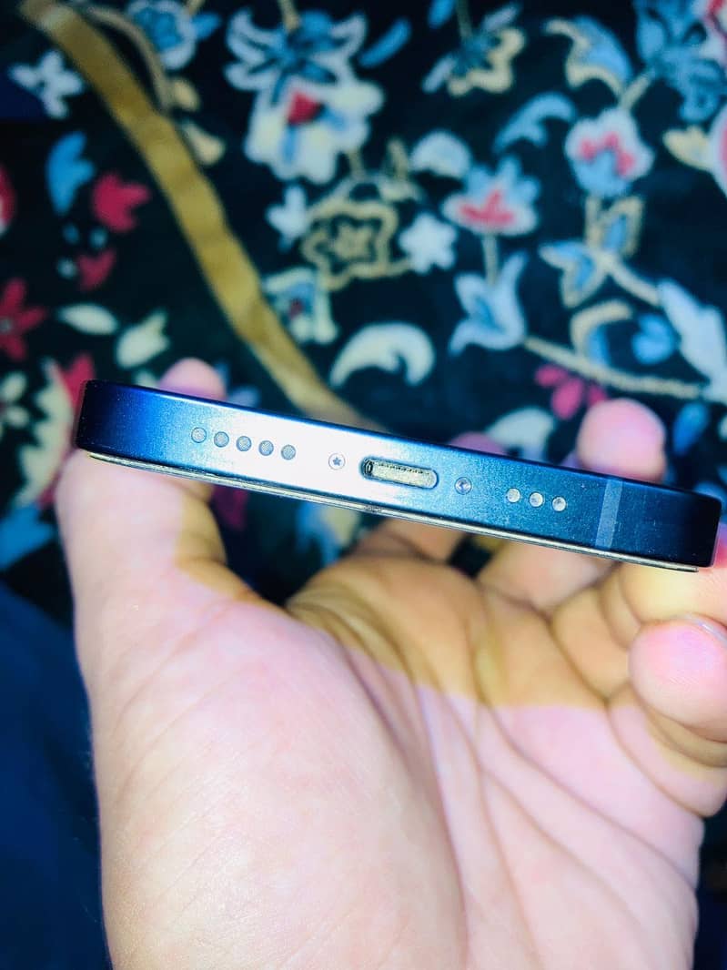 Apple iPhone 13 2