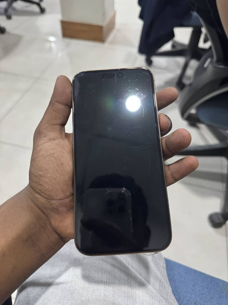 Apple iPhone 16 Pro Max 4
