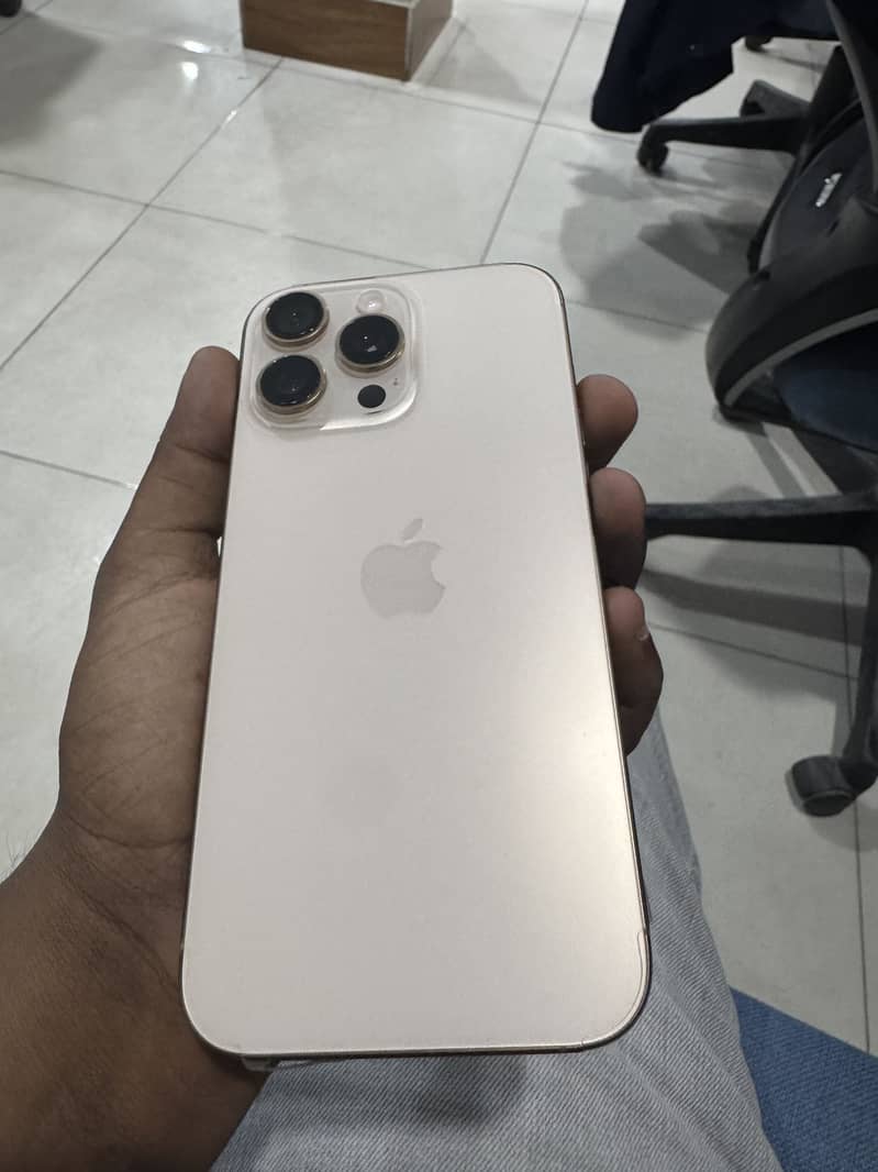 Apple iPhone 16 Pro Max 11