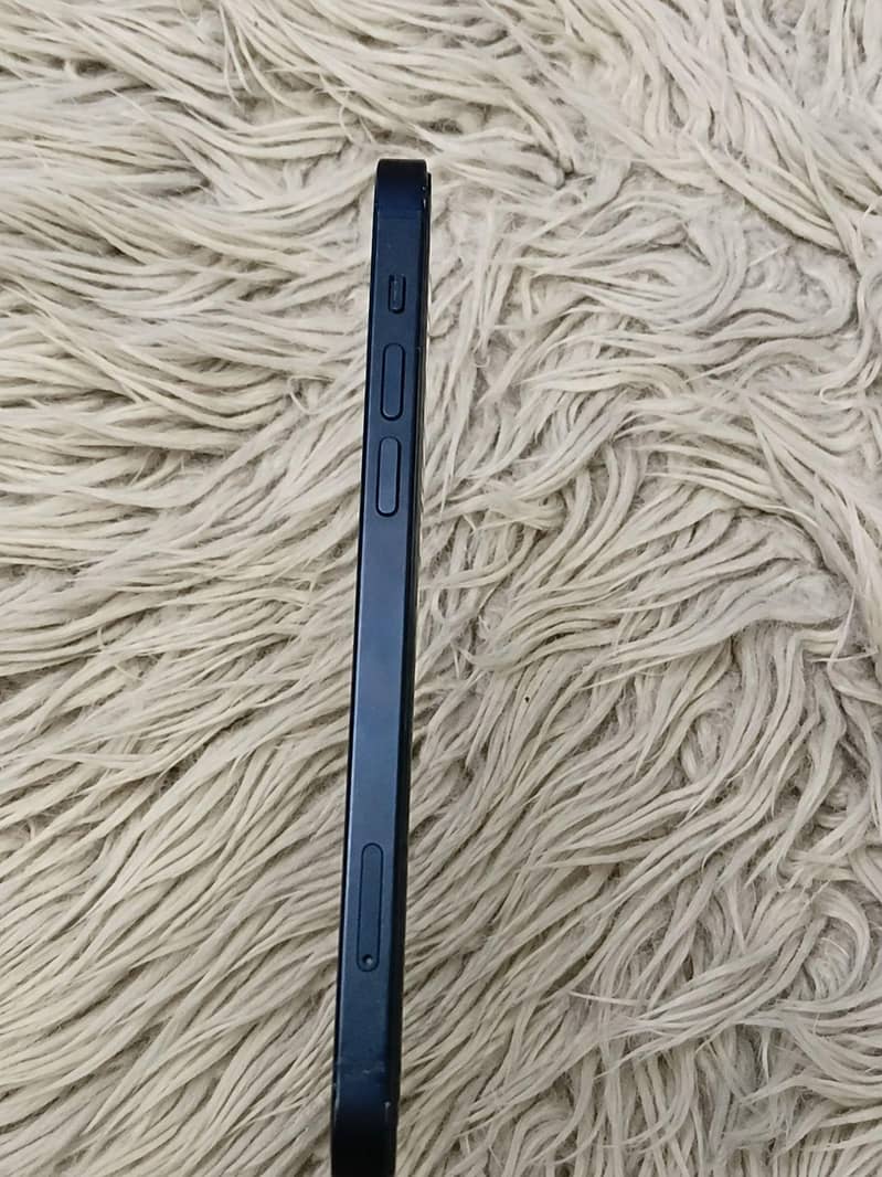 Apple iPhone 12 4