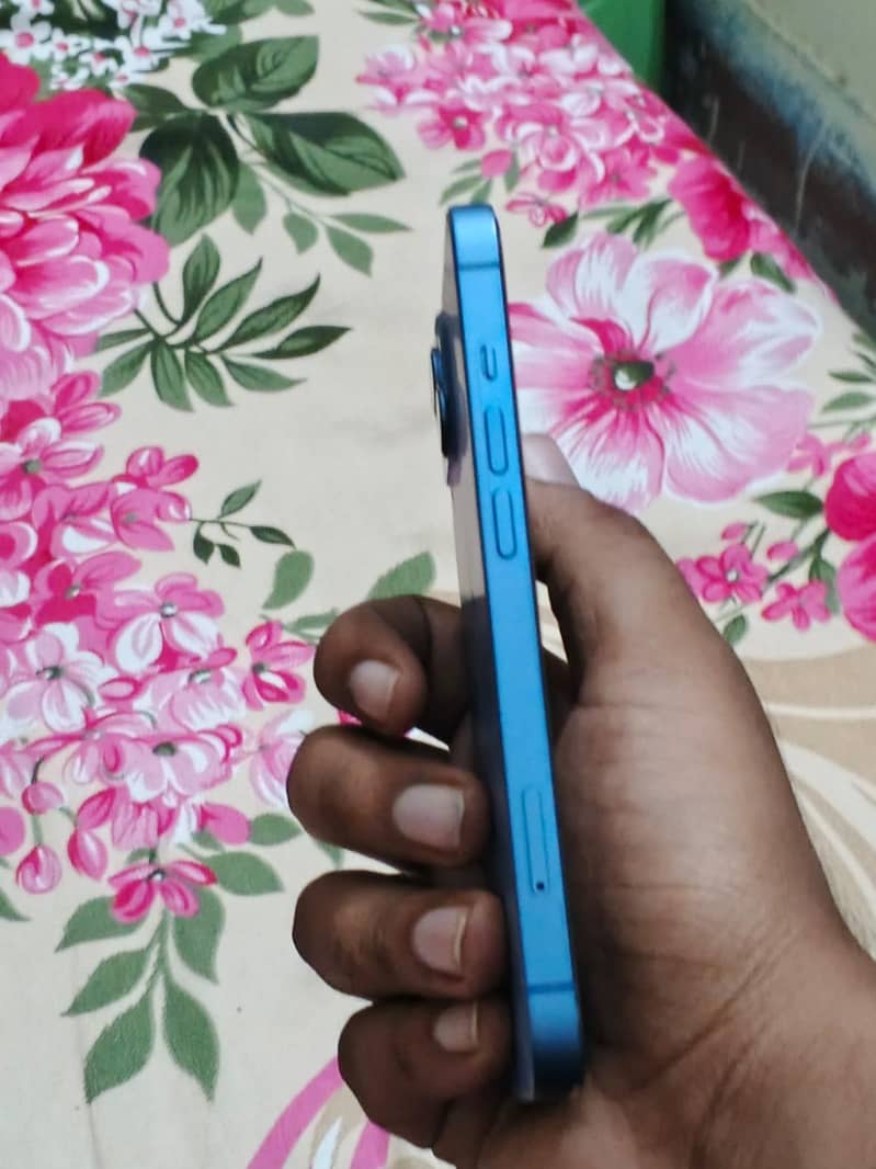 Apple iPhone 13 2