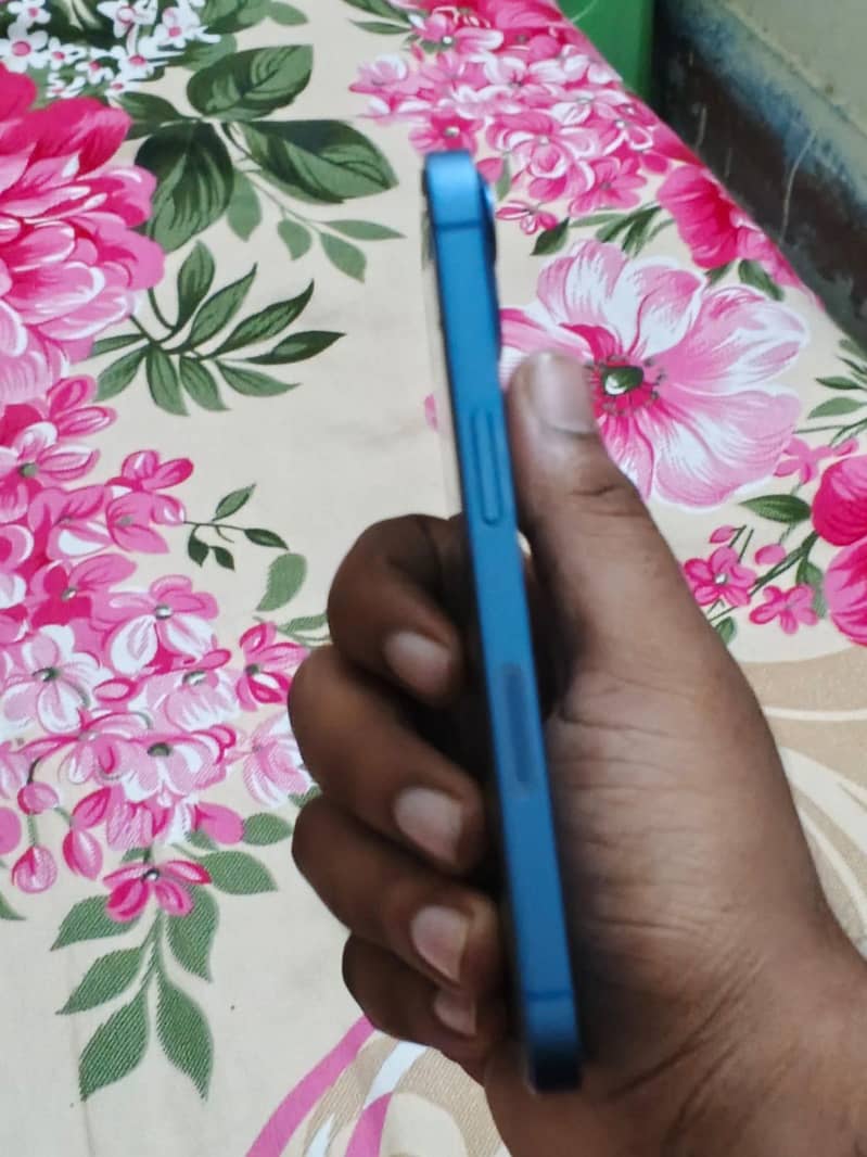 Apple iPhone 13 3
