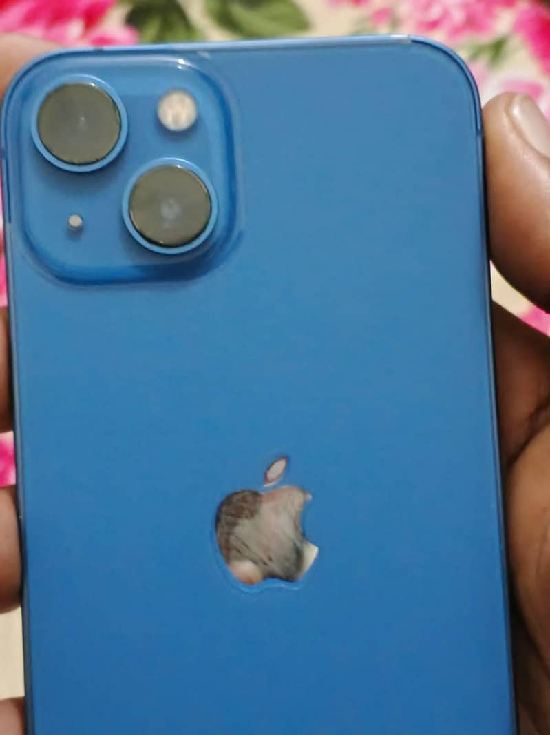Apple iPhone 13 4