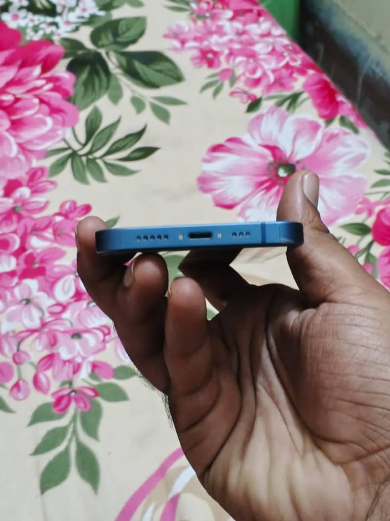 Apple iPhone 13 6