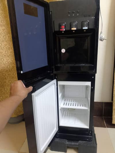 Homage Water Dispenser in new condition with stand