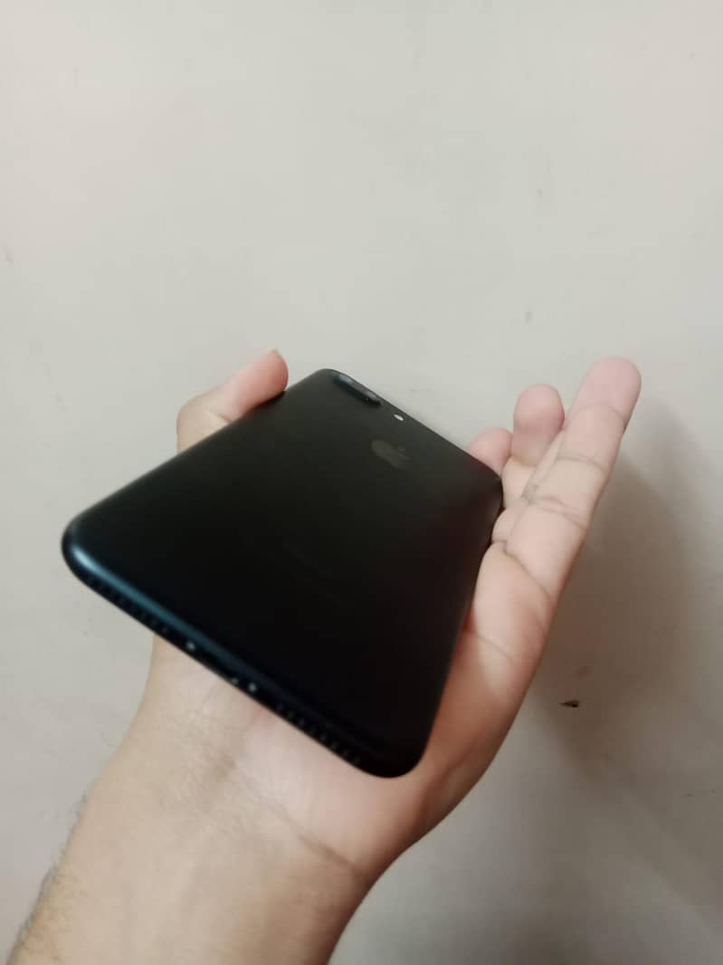 Apple iPhone 7 Plus 4
