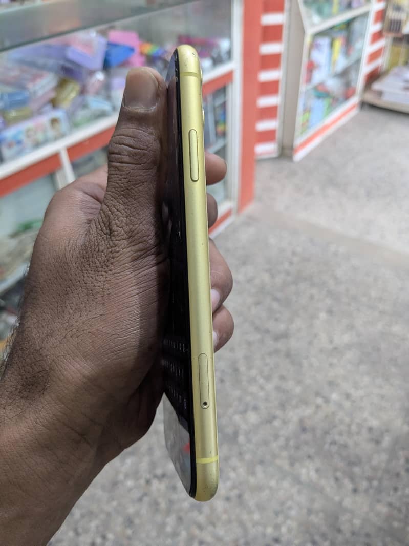 Apple iPhone 11 3