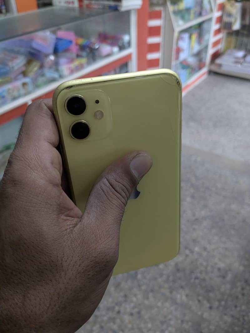 Apple iPhone 11 4