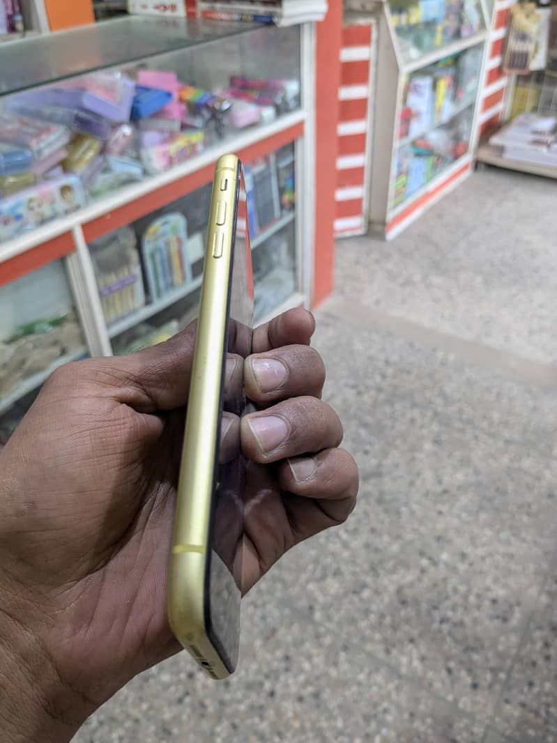 Apple iPhone 11 6