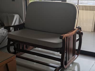 2 seater rocking chair 10/10 condition