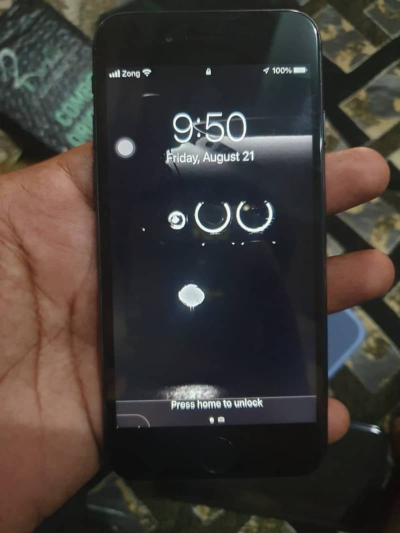 Apple iPhone 7 1