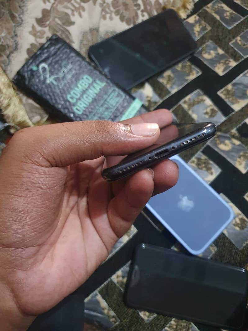 Apple iPhone 7 3