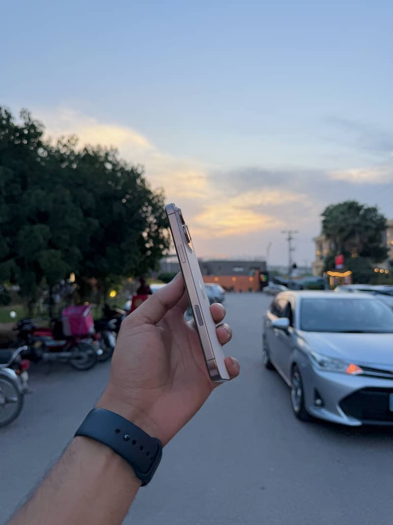 Iphone 16 pro max 1