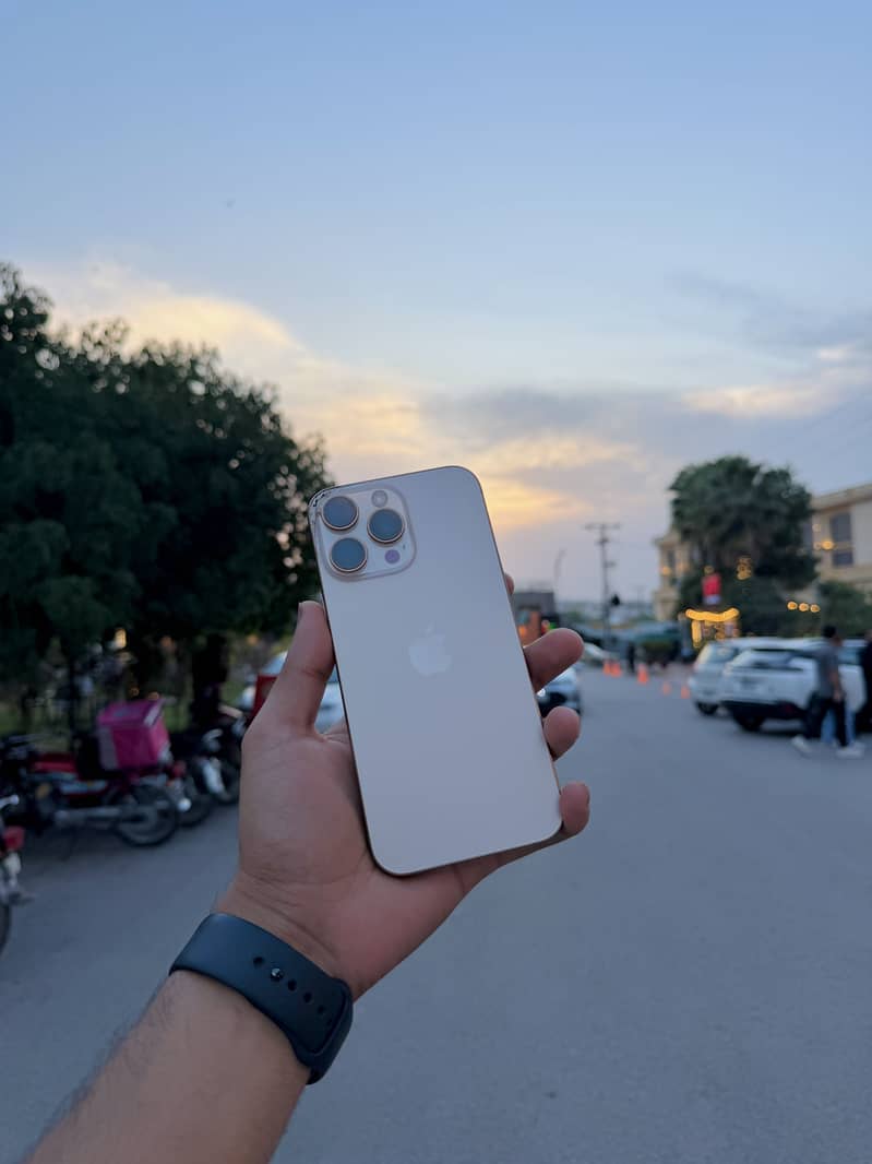 Iphone 16 pro max 3