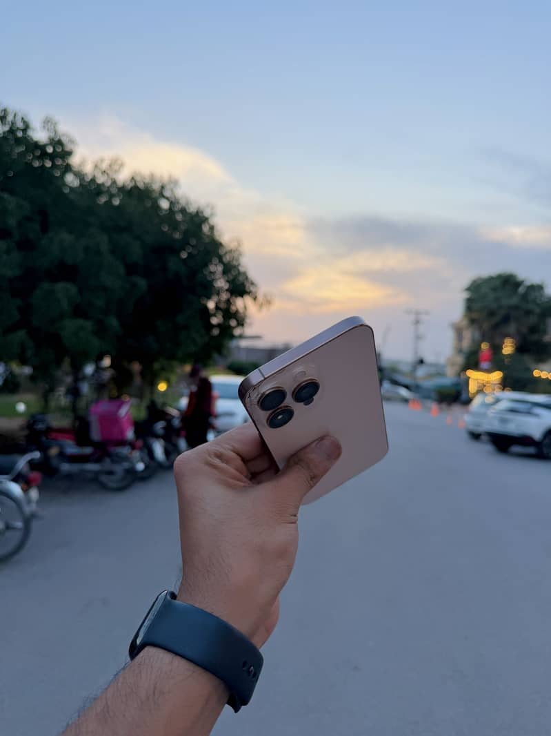 Iphone 16 pro max 4