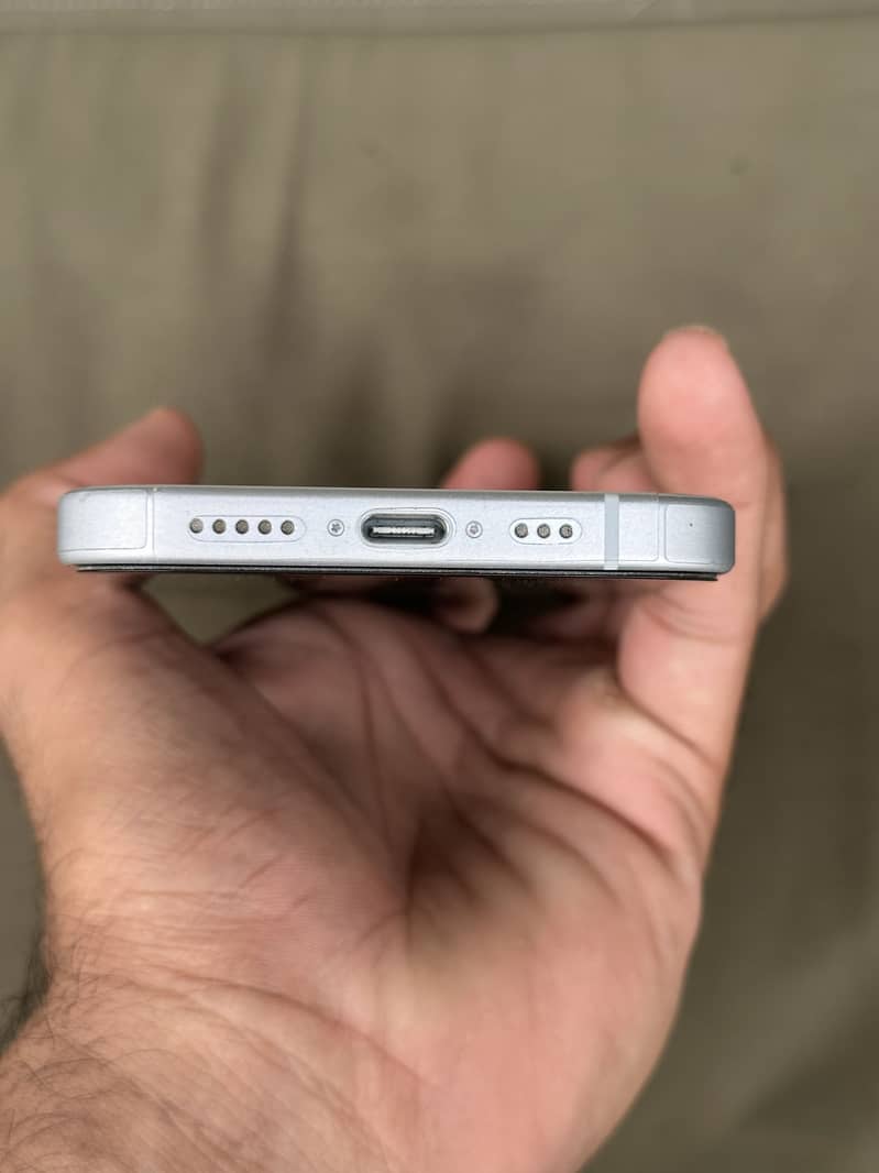 apple-iphone-15-mobile-phones-1118813475