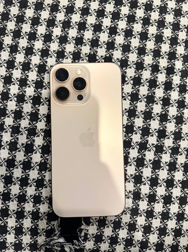Apple iPhone 16 Pro Max 0