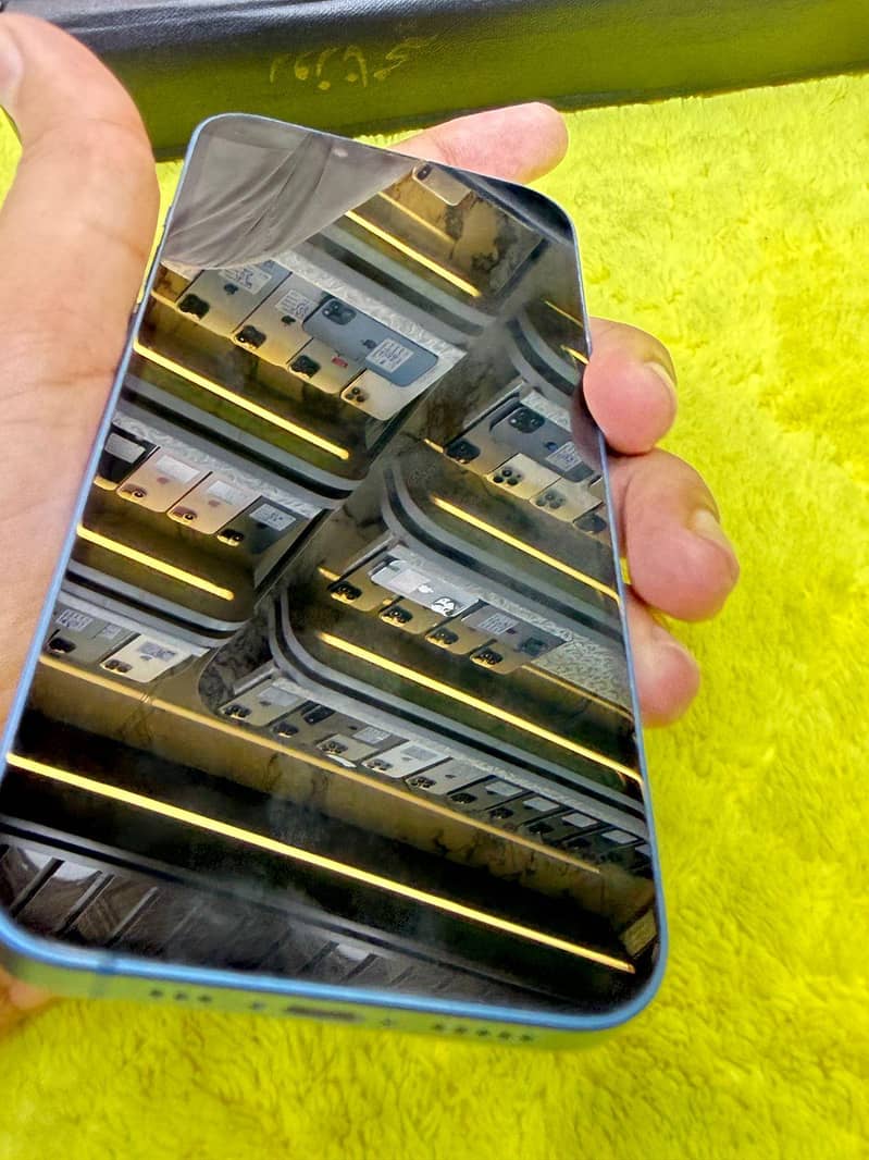 Apple iPhone 13 1