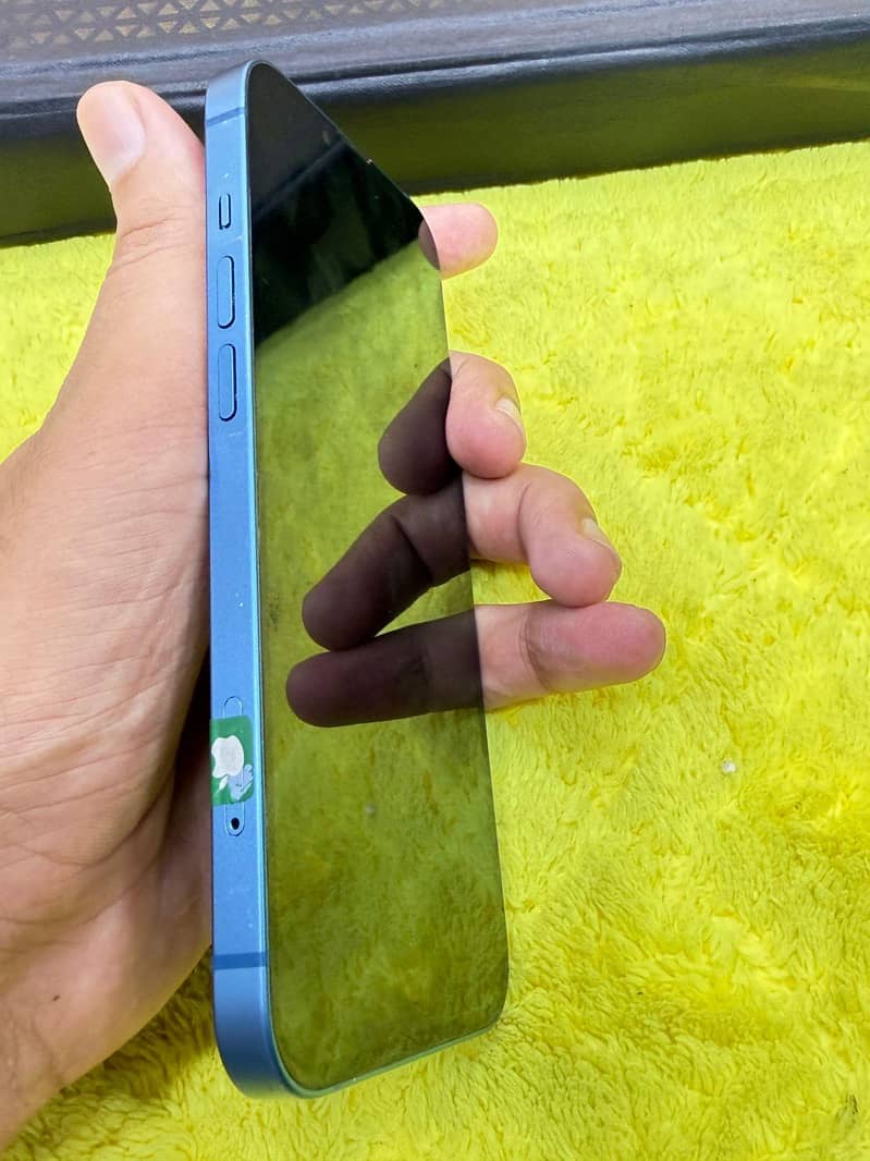 Apple iPhone 13 2