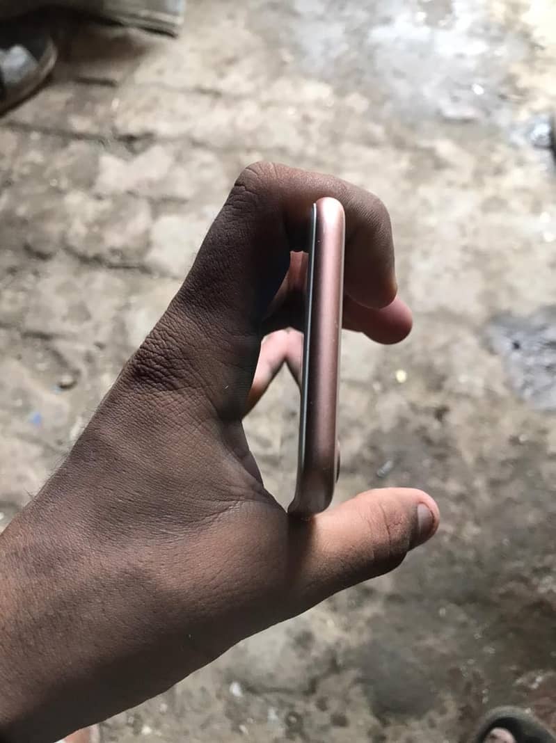 Apple iPhone 8 3