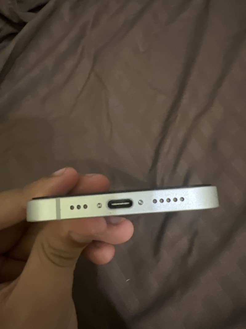 Apple iPhone 17e 3