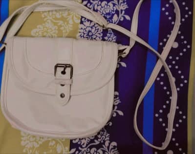 Bags 2nd hand white colour