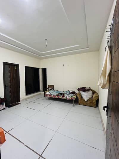 3.5 Marla First Floor Available For Rent
