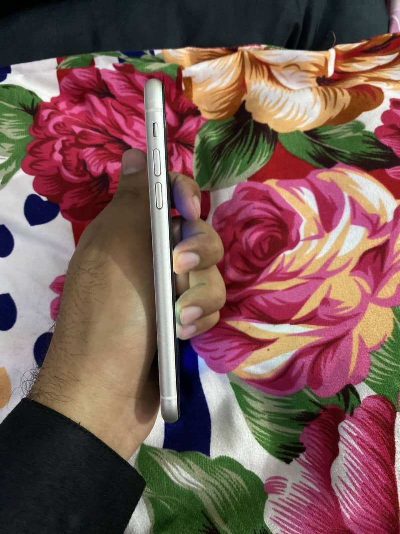 Apple iPhone 11 6