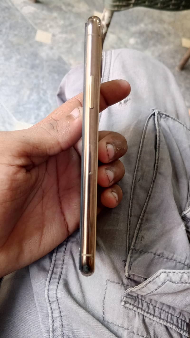 Apple iPhone 11 Pro 1