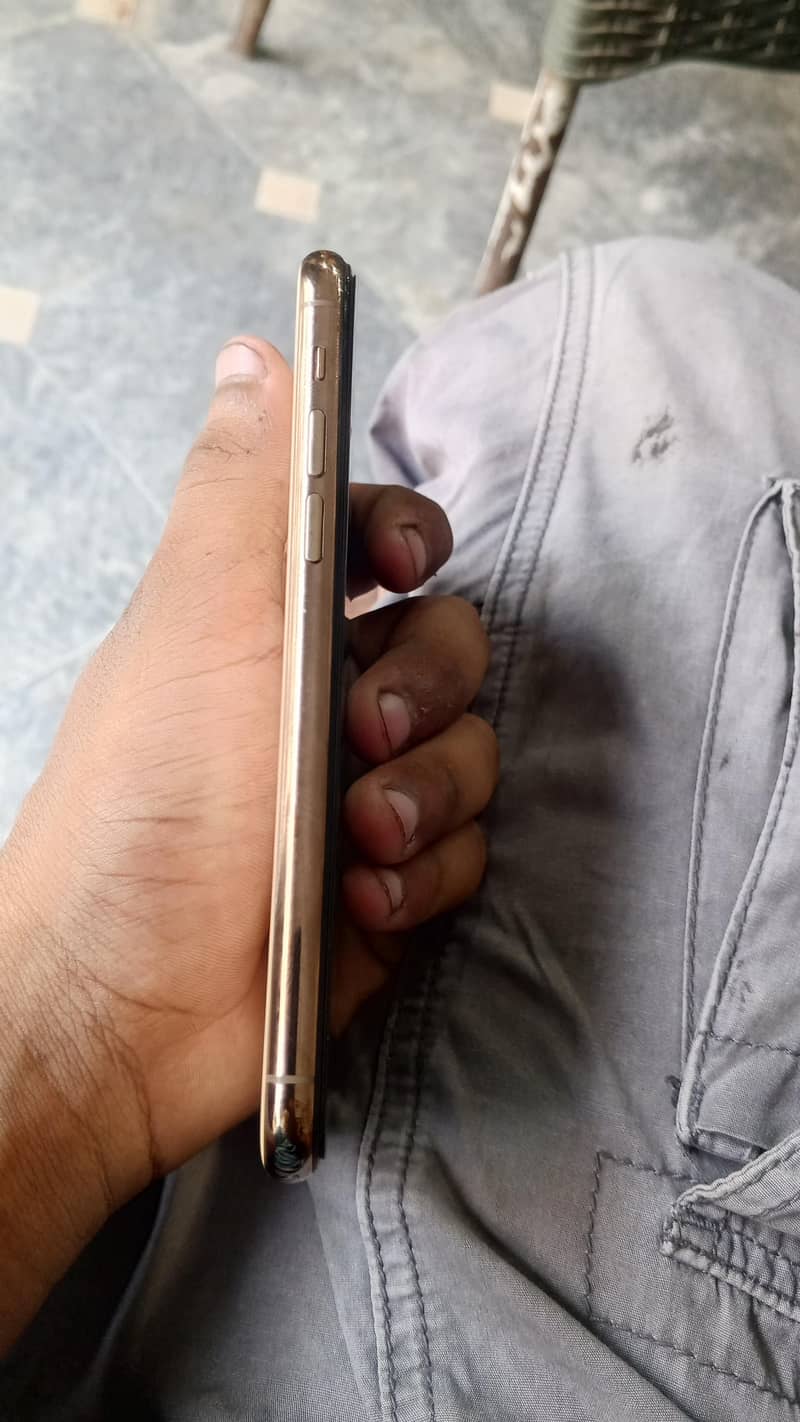 Apple iPhone 11 Pro 2
