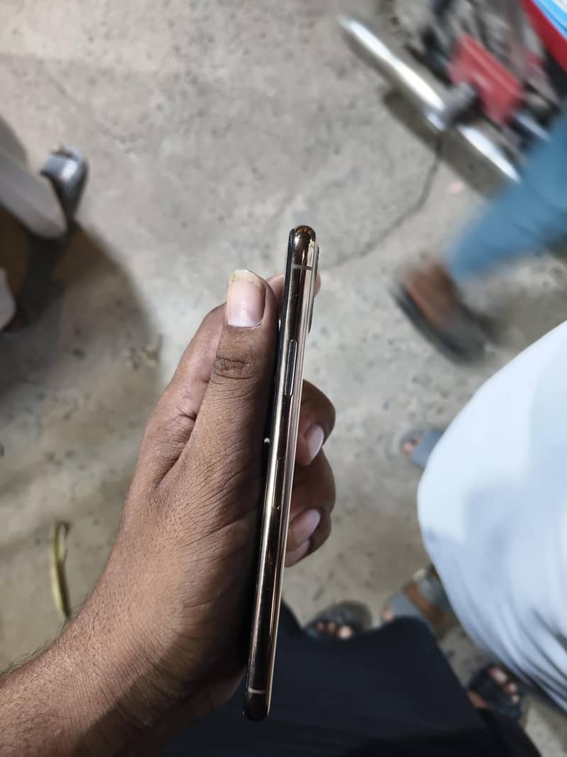 Apple iPhone 11 Pro Max 0