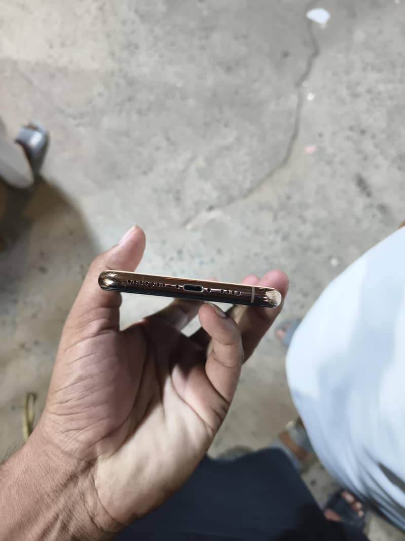 Apple iPhone 11 Pro Max 1
