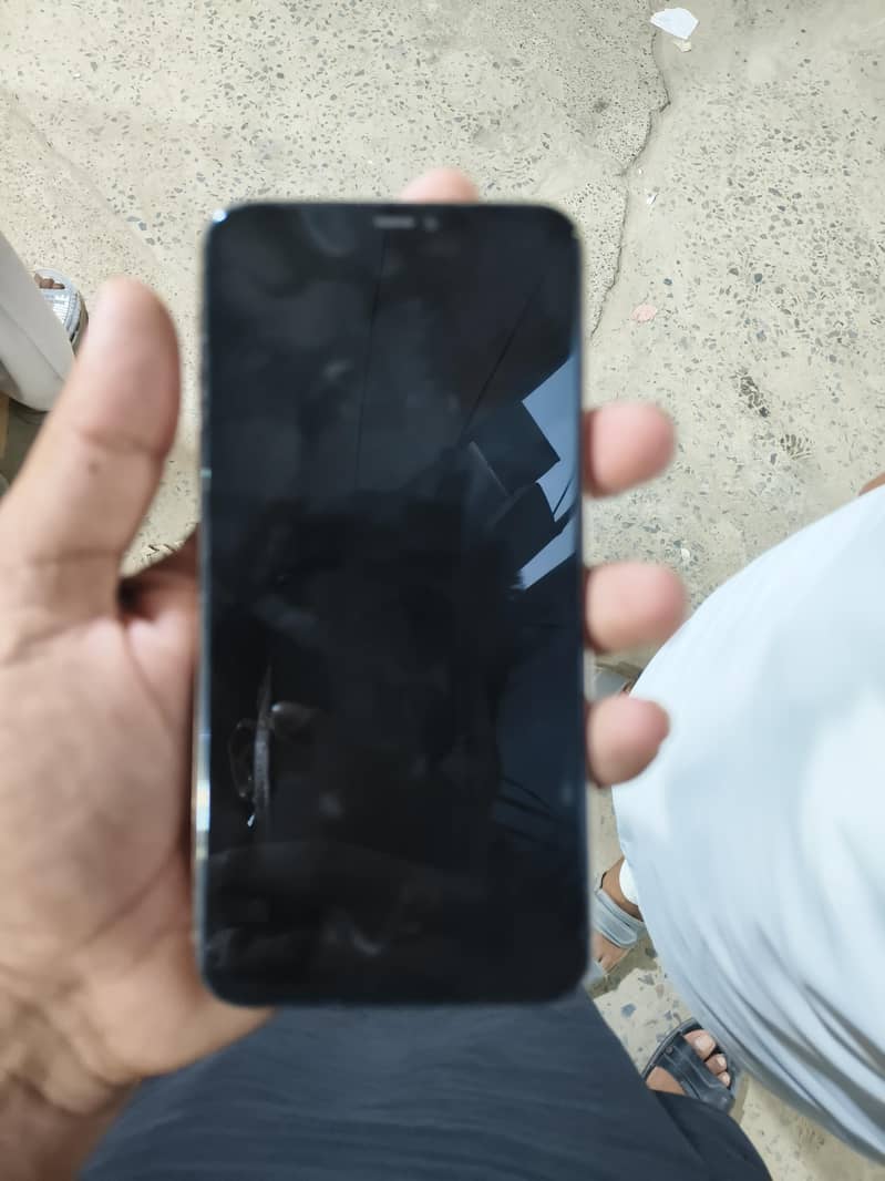 Apple iPhone 11 Pro Max 4