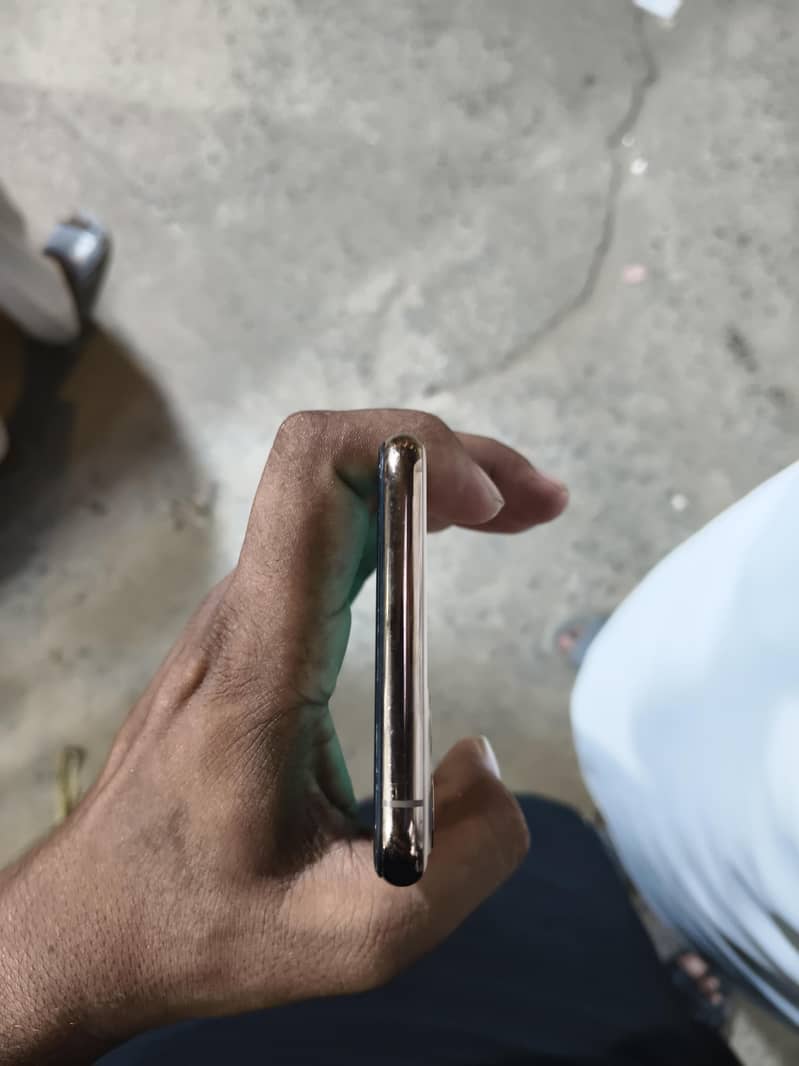 Apple iPhone 11 Pro Max 5