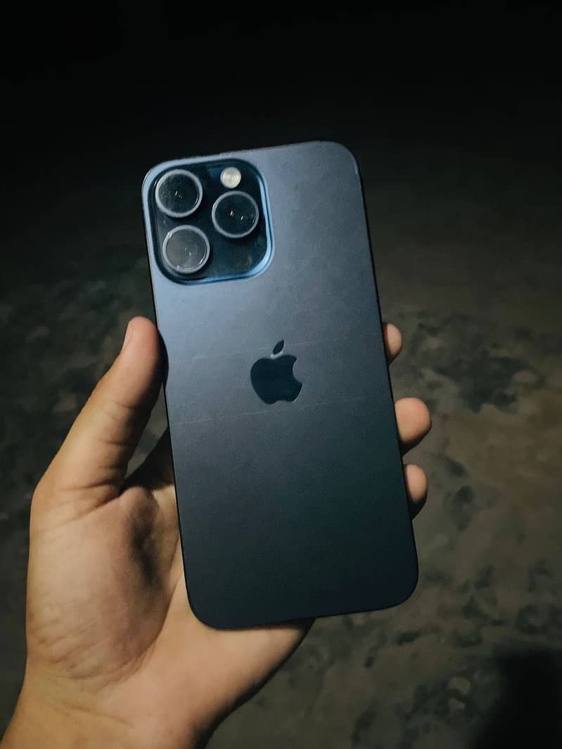 Apple iPhone 15 Pro Max 0